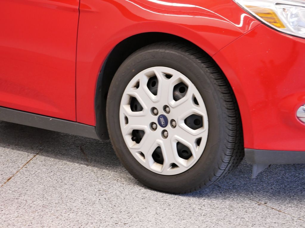 Thumbnail: 2012 Ford Focus - 17