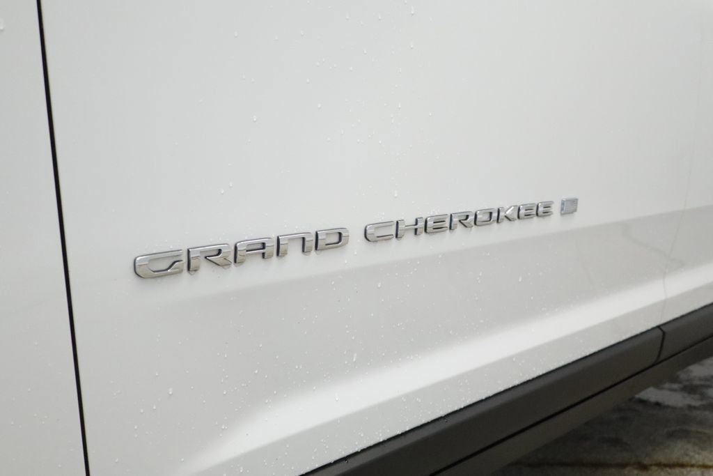 Thumbnail: 2022 Jeep Grand Cherokee - 14