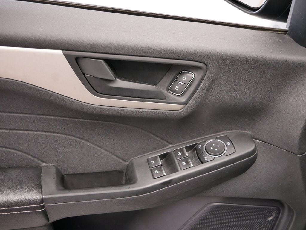 Thumbnail: 2022 Ford Escape - 6