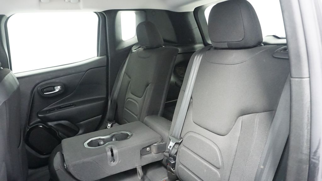 Thumbnail: 2016 Jeep Renegade - 30