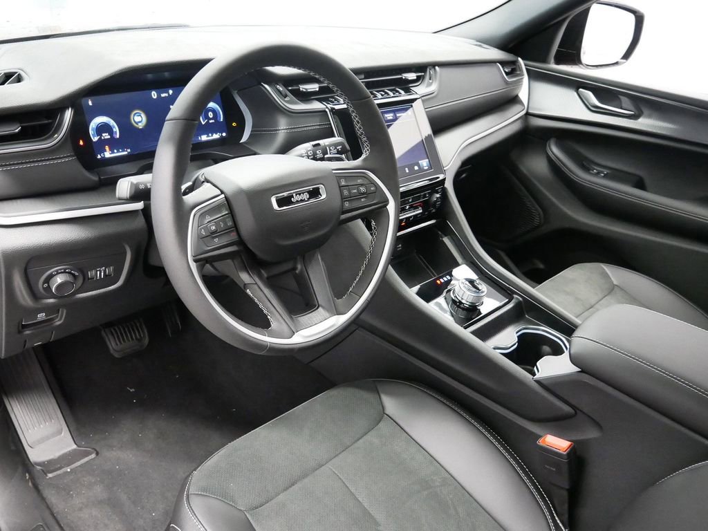 Thumbnail: 2025 Jeep Grand Cherokee - 6