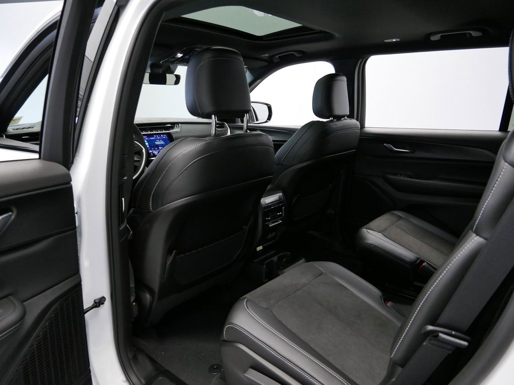 Thumbnail: 2025 Jeep Grand Cherokee L - 9