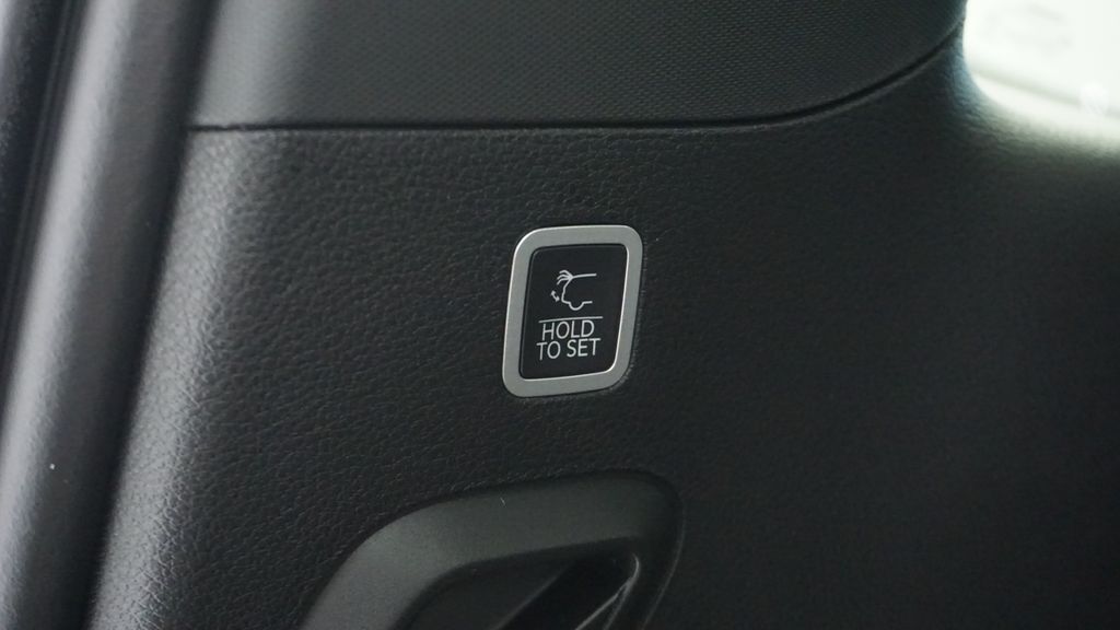 Thumbnail: 2026 Jeep Grand Wagoneer - 18