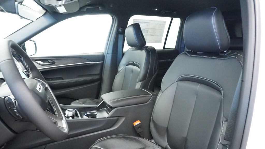 Thumbnail: 2026 Jeep Grand Cherokee - 24