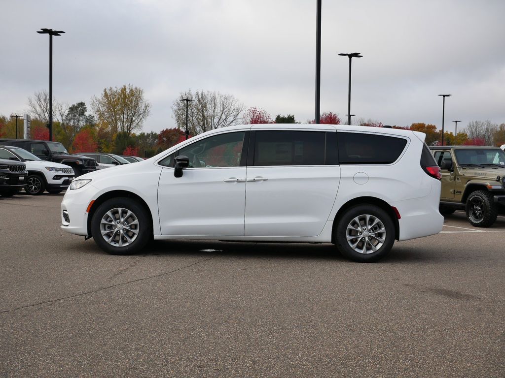 Thumbnail: 2026 Chrysler Pacifica - 44