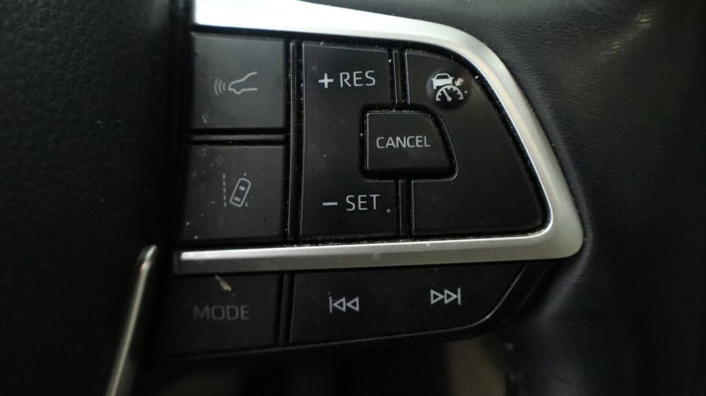 Thumbnail: 2022 Toyota Highlander - 33