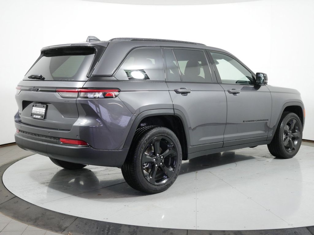 Thumbnail: 2025 Jeep Grand Cherokee - 9
