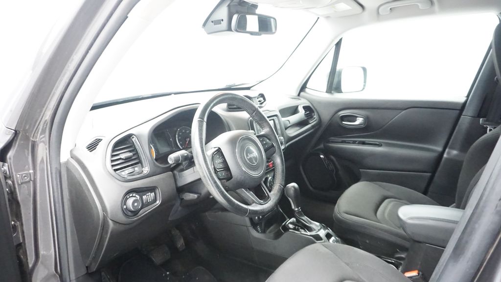 Thumbnail: 2016 Jeep Renegade - 31