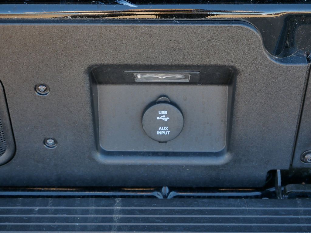 Thumbnail: 2022 Chevrolet Silverado 1500 - 18