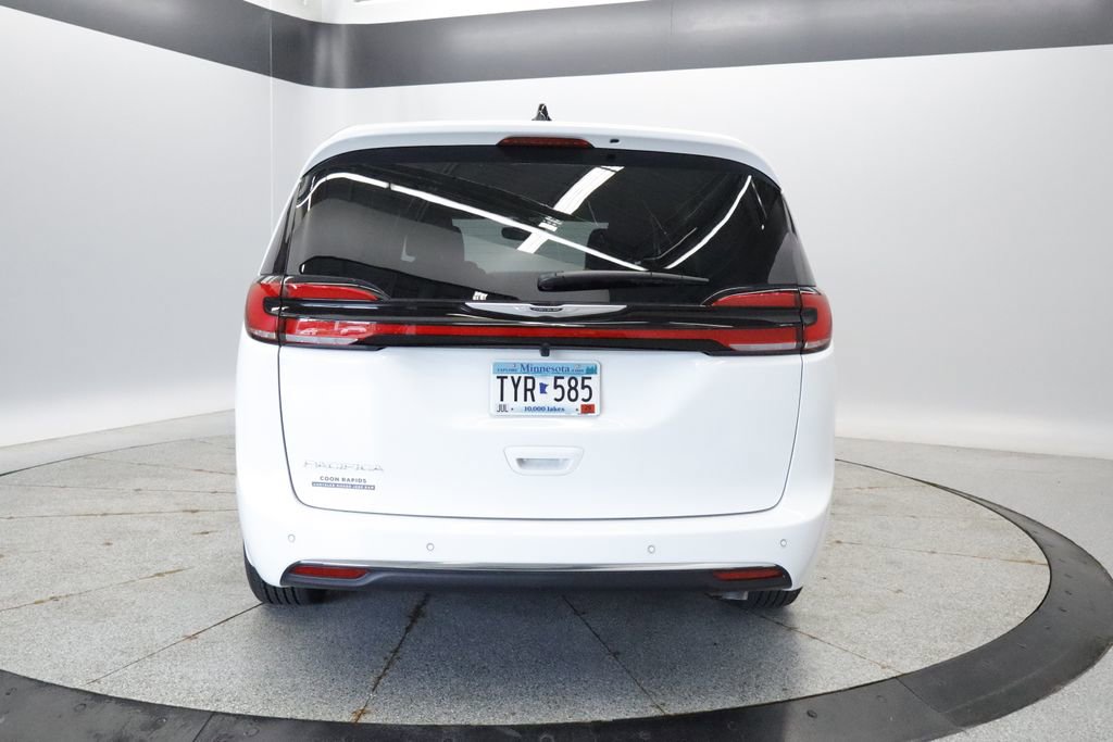 Thumbnail: 2026 Chrysler Pacifica - 4