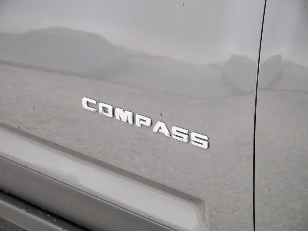Thumbnail: 2011 Jeep Compass - 17