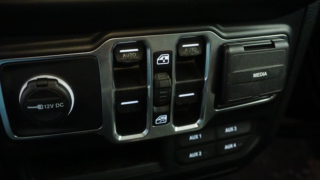 Thumbnail: 2019 Jeep Wrangler - 31