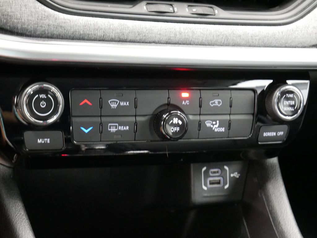 Thumbnail: 2022 Jeep Compass - 38