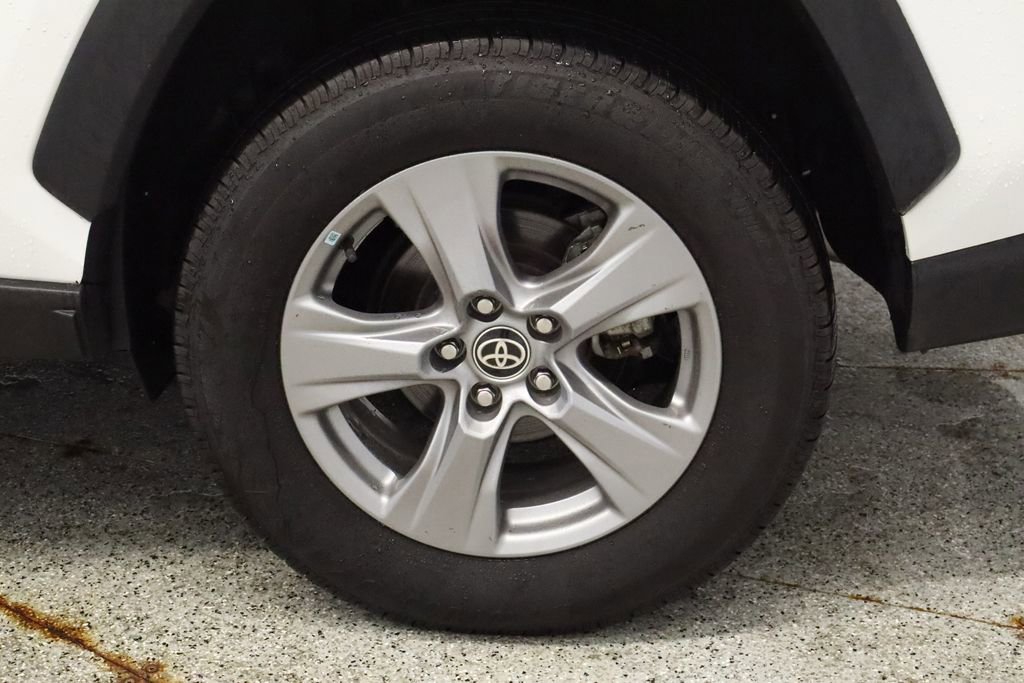 Thumbnail: 2022 Toyota RAV4 - 16