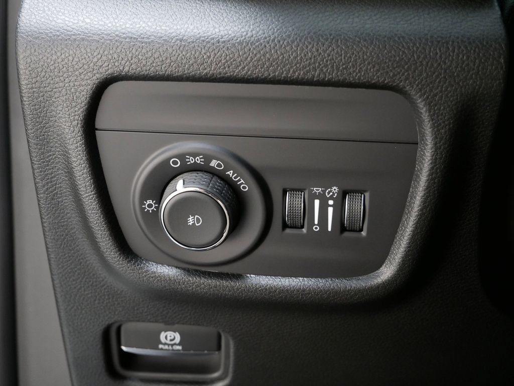 Thumbnail: 2025 Jeep Grand Cherokee - 23