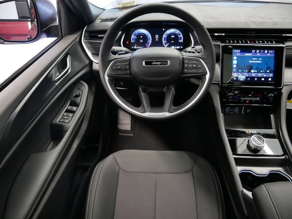 Thumbnail: 2025 Jeep Grand Cherokee - 17