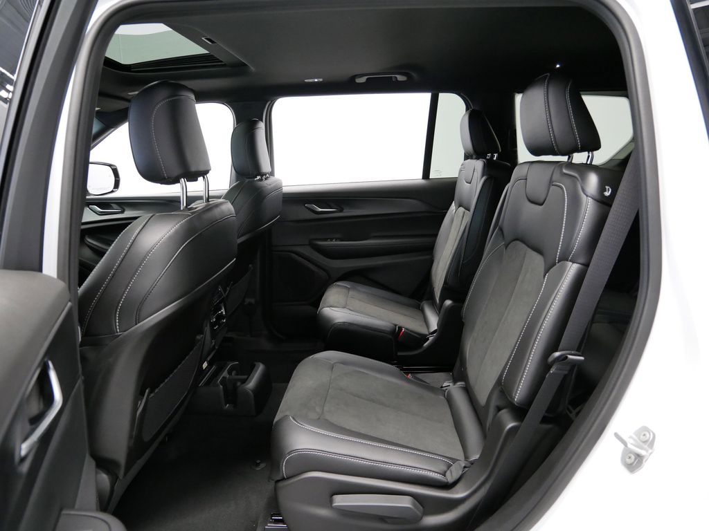 Thumbnail: 2025 Jeep Grand Cherokee L - 10