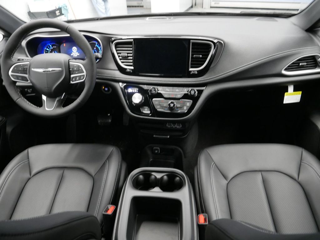 2025 Chrysler Pacifica Hybrid Select 8