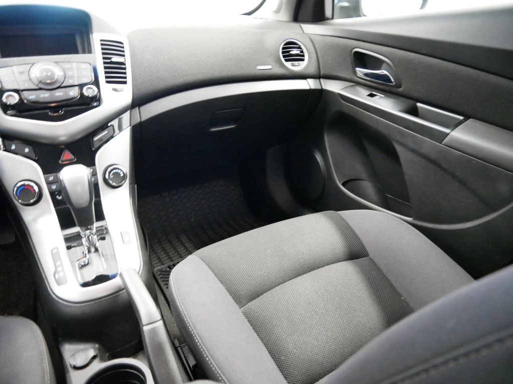 Thumbnail: 2014 Chevrolet Cruze - 24