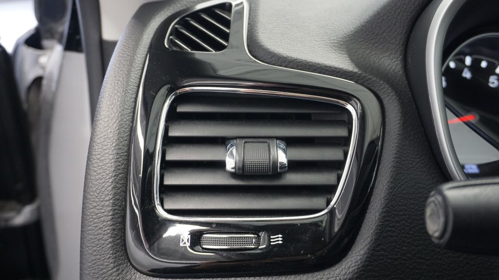 Thumbnail: 2018 Jeep Compass - 48