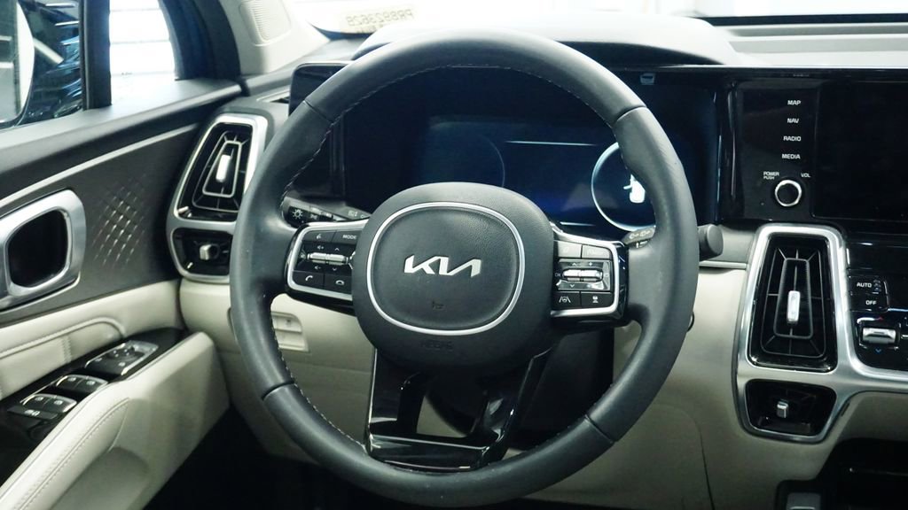 Thumbnail: 2023 Kia Sorento - 24