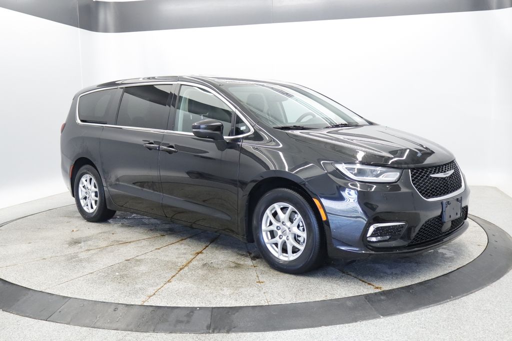 Thumbnail: 2023 Chrysler Pacifica - 10