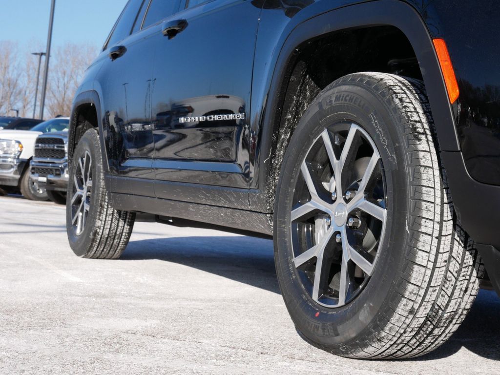 Thumbnail: 2025 Jeep Grand Cherokee - 6