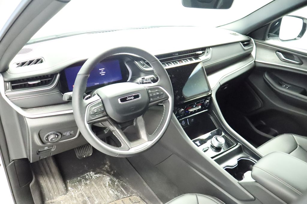 Thumbnail: 2025 Jeep Grand Cherokee - 31