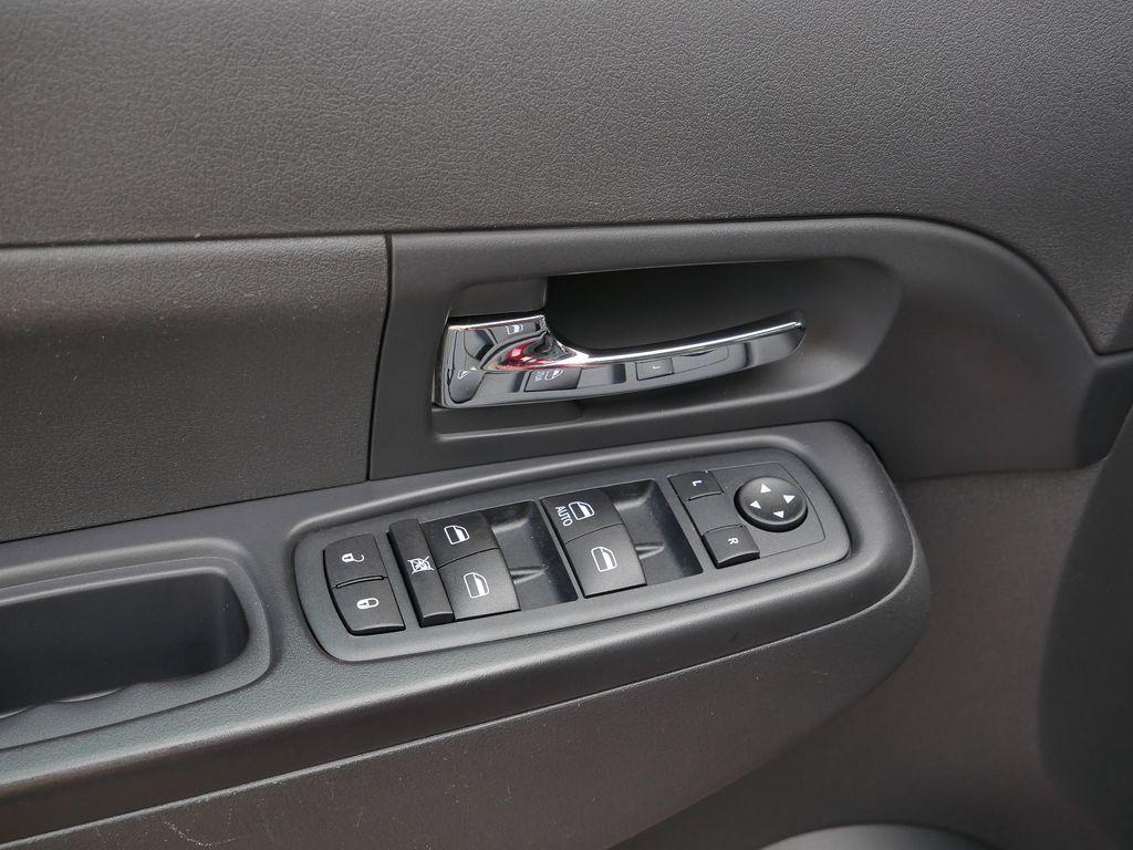 Thumbnail: 2012 Jeep Liberty - 6