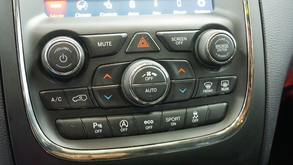 Thumbnail: 2020 Dodge Durango - 32