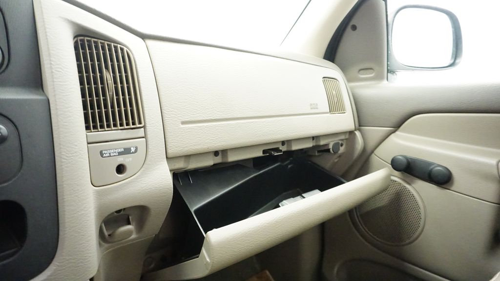 Thumbnail: 2005 Dodge Ram 1500 - 26