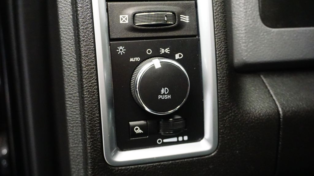 Thumbnail: 2019 RAM 1500 Classic - 30