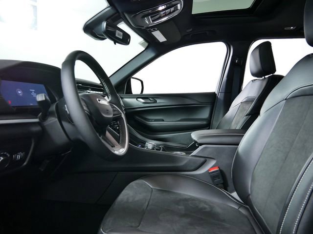 Thumbnail: 2024 Jeep Grand Cherokee - 33