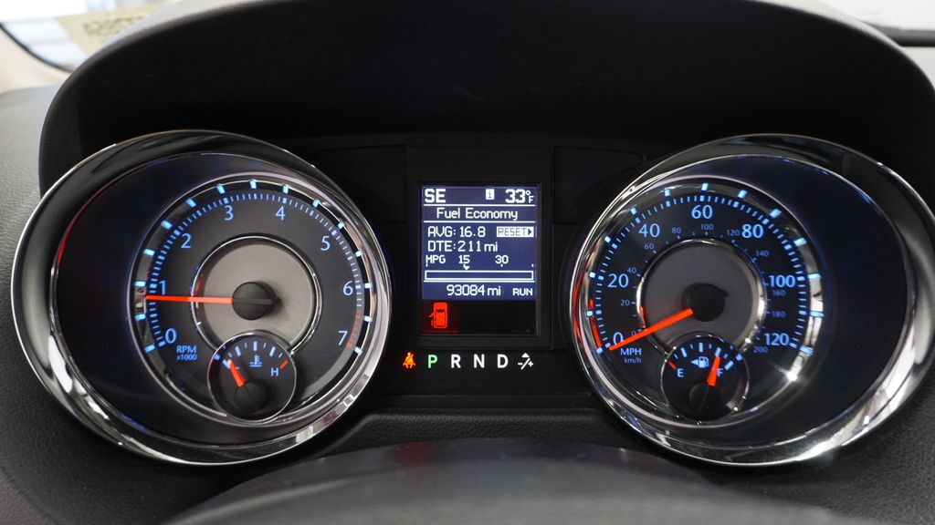 Thumbnail: 2014 Chrysler Town & Country - 44