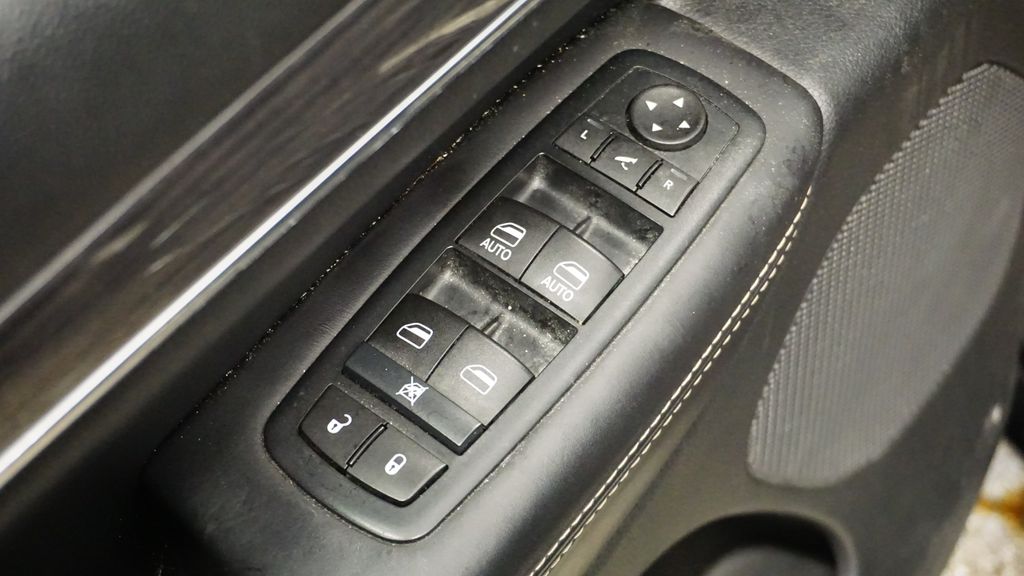 Thumbnail: 2017 Jeep Grand Cherokee - 31