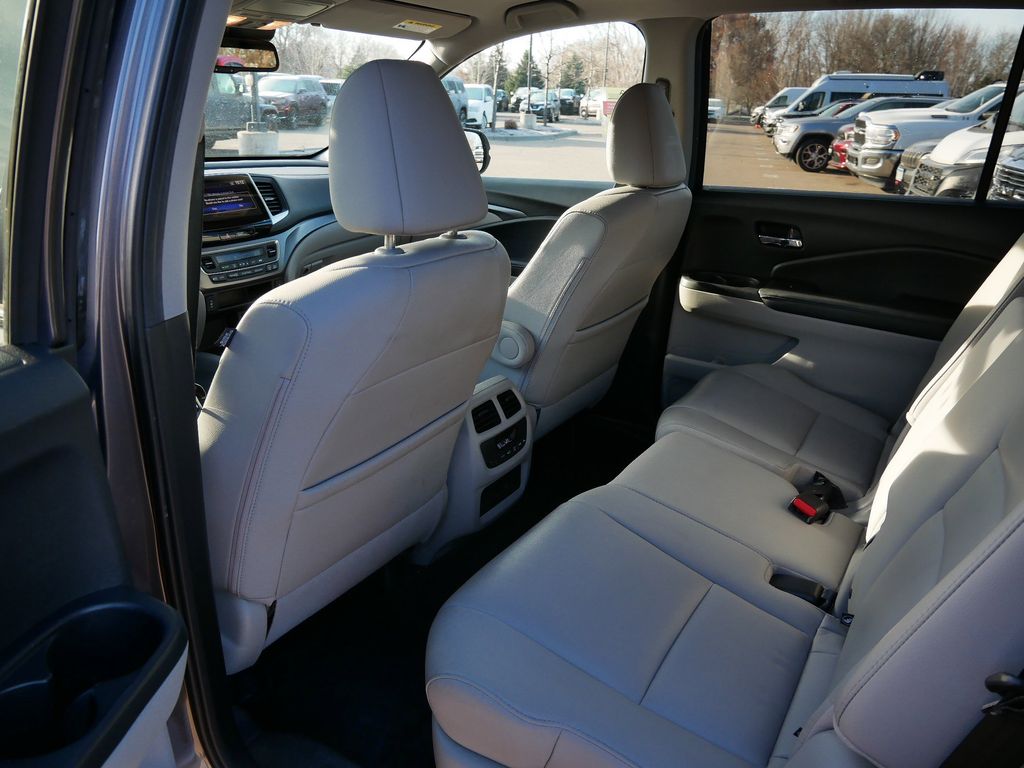 Thumbnail: 2018 Honda Pilot - 10