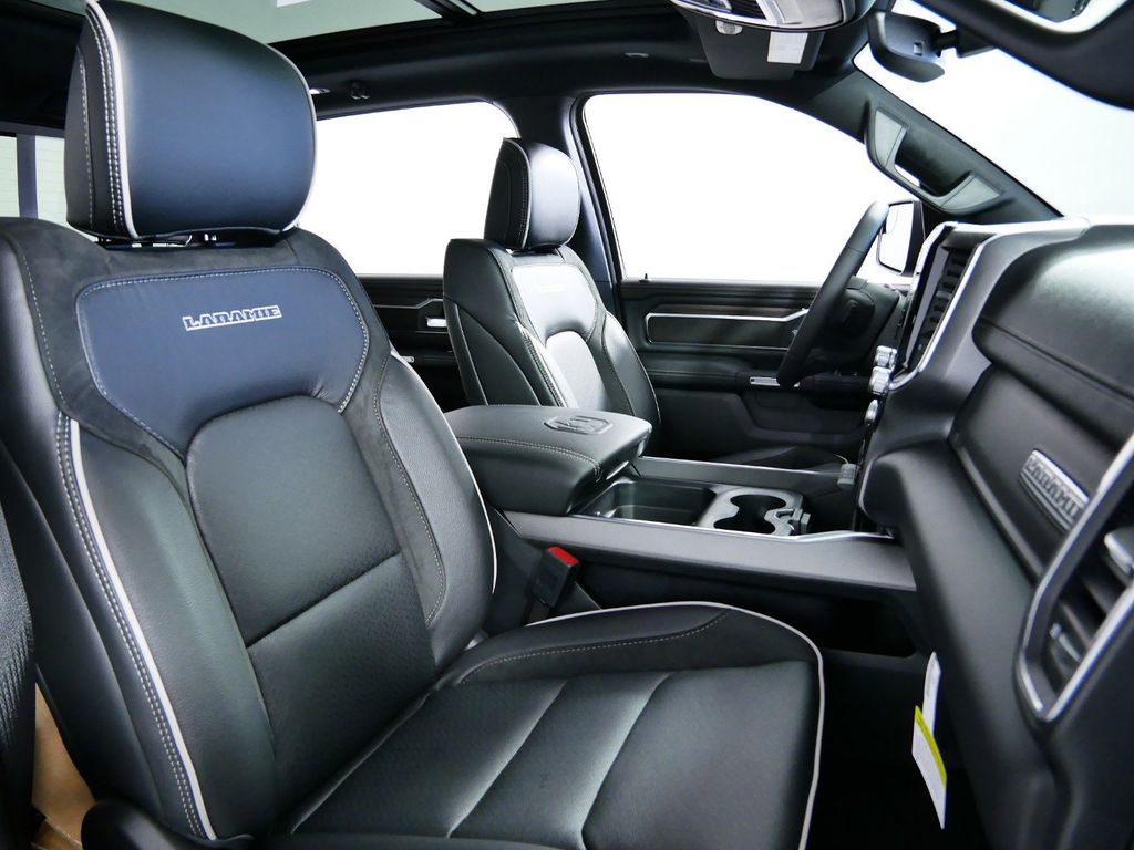 Thumbnail: 2025 RAM 1500 - 28