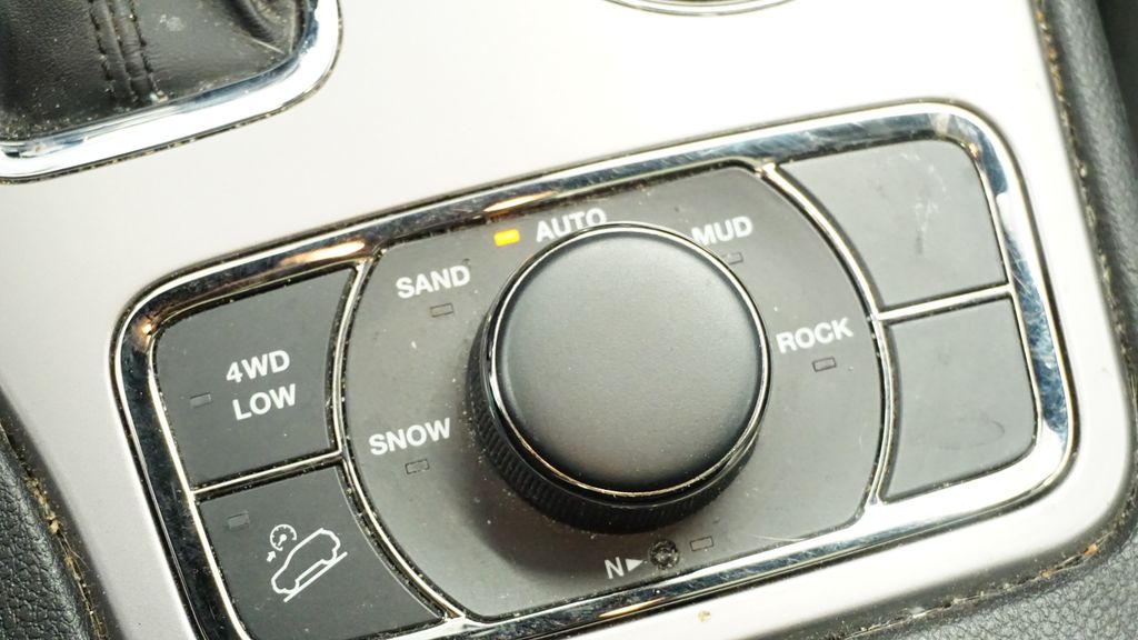 Thumbnail: 2021 Jeep Grand Cherokee - 32