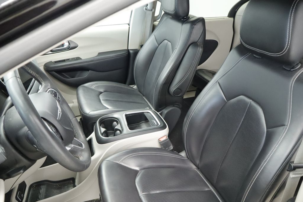 Thumbnail: 2023 Chrysler Pacifica - 24