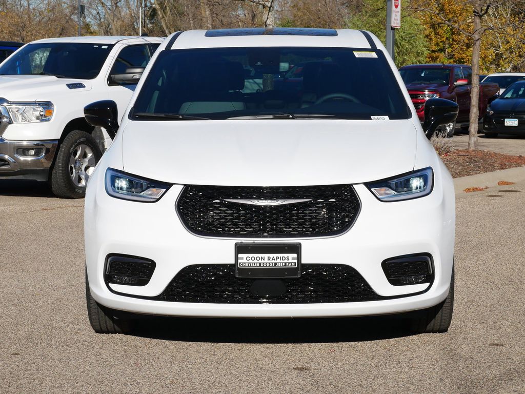 Thumbnail: 2026 Chrysler Pacifica - 4