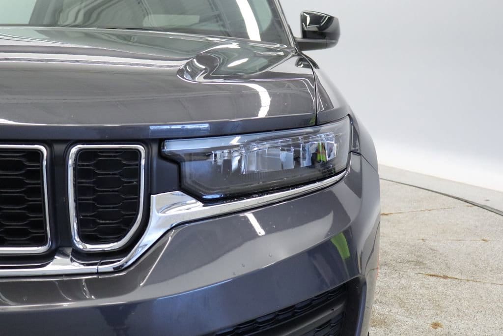Thumbnail: 2023 Jeep Grand Cherokee - 13