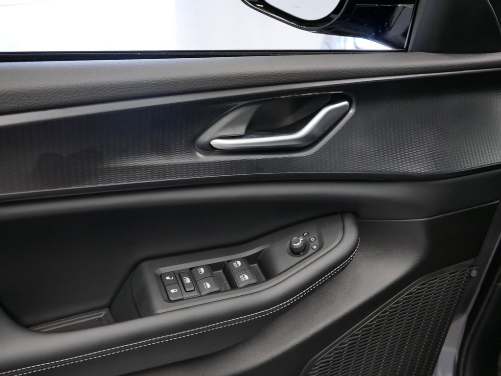 Thumbnail: 2025 Jeep Grand Cherokee L - 8