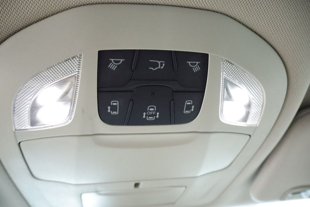 Thumbnail: 2023 Chrysler Pacifica - 31