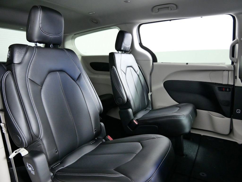 Thumbnail: 2024 Chrysler Pacifica - 26