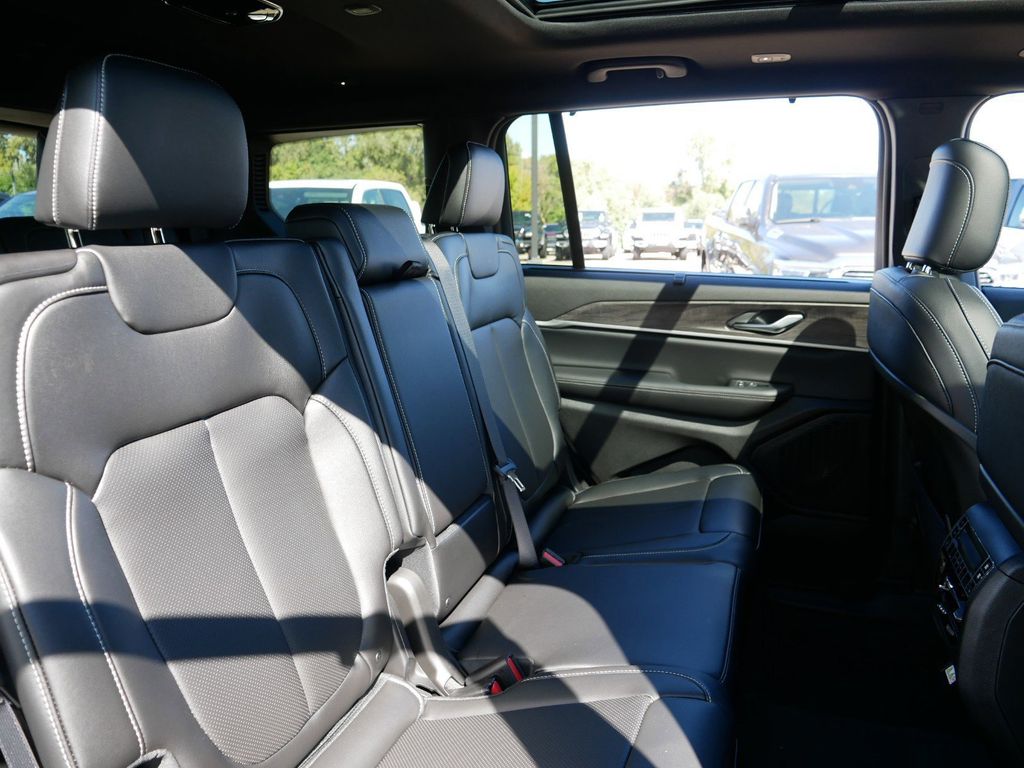 Thumbnail: 2025 Jeep Grand Cherokee L - 27