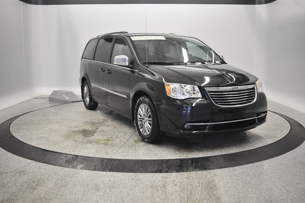 Thumbnail: 2014 Chrysler Town & Country - 9