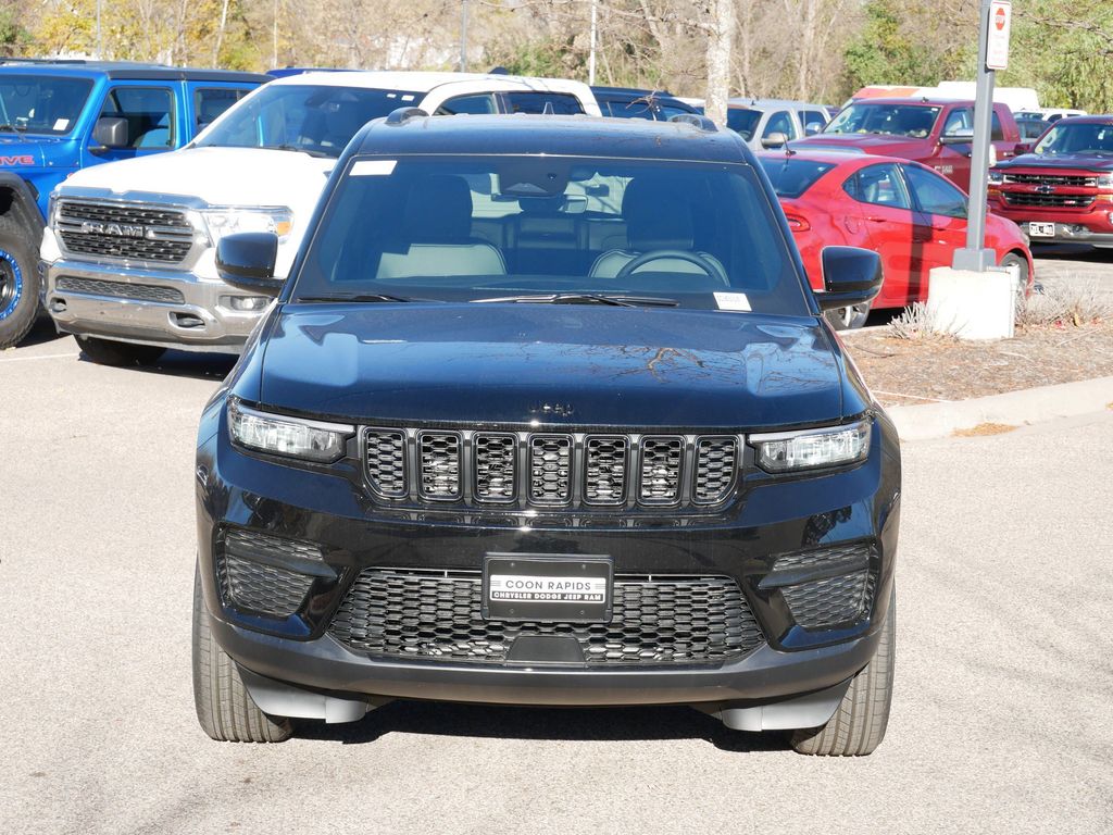 Thumbnail: 2025 Jeep Grand Cherokee - 17