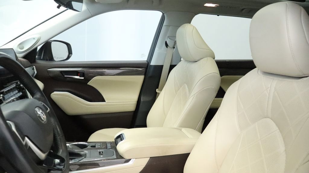 Thumbnail: 2022 Toyota Highlander - 27
