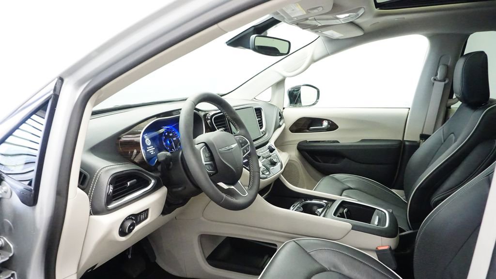 Thumbnail: 2024 Chrysler Pacifica - 21