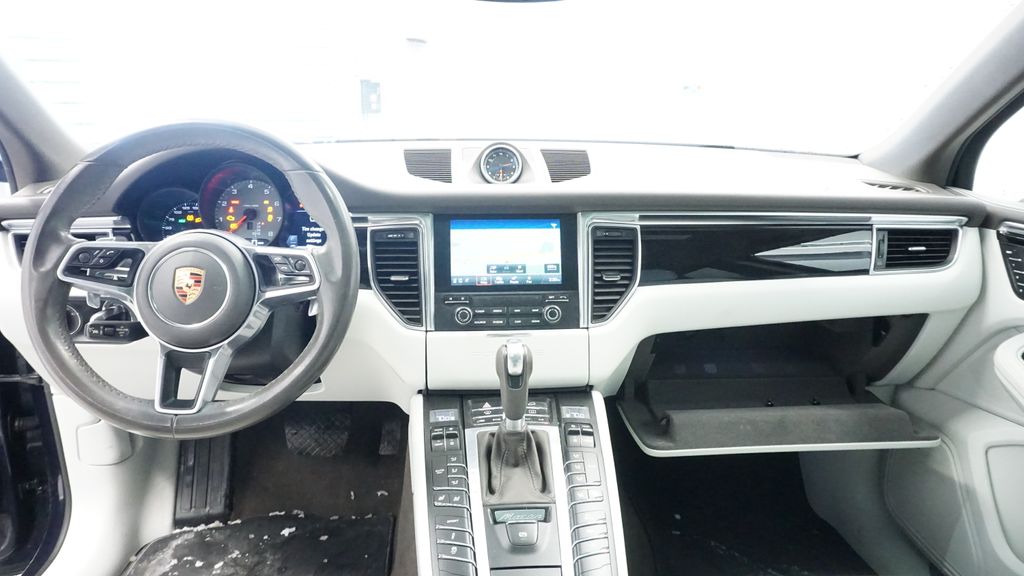 Thumbnail: 2017 Porsche Macan - 21